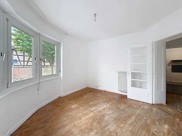 Krutenau, appartement 3 pièces de 54 m² au rdc.