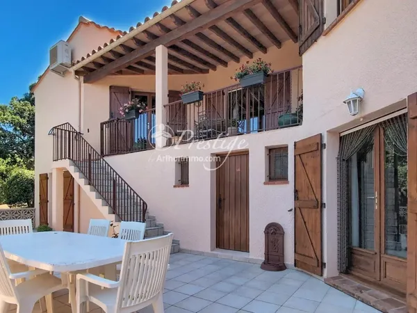 Villa de type Bastide - Piscine - Surface totale 207 M² - 5 cham