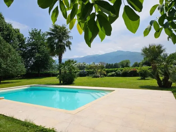 Oloron - Magnifique Demeure De Plus De 300 M² Avec Annexe De 124 M² Et Terrain De 9600 M² -