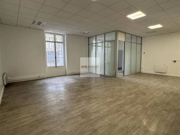 Bureau 240 m²