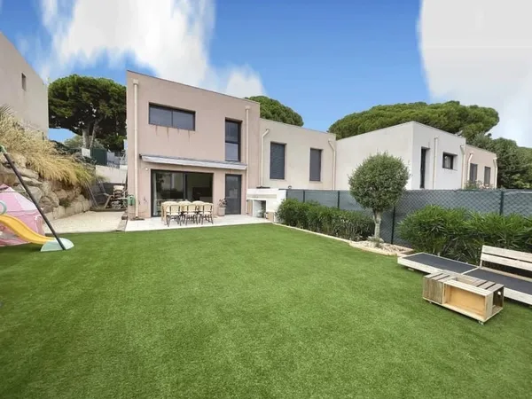 VILLA CONTEMPORAINE 4 PIÈCES FREJUS