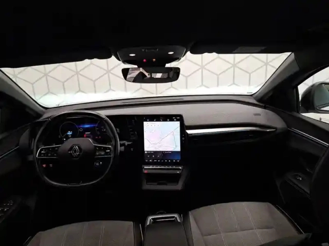 Renault Megane e-tech ev60 220 ch super charge — photo 43