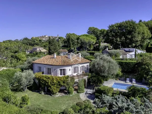 Villa 6 pièces 180 m²