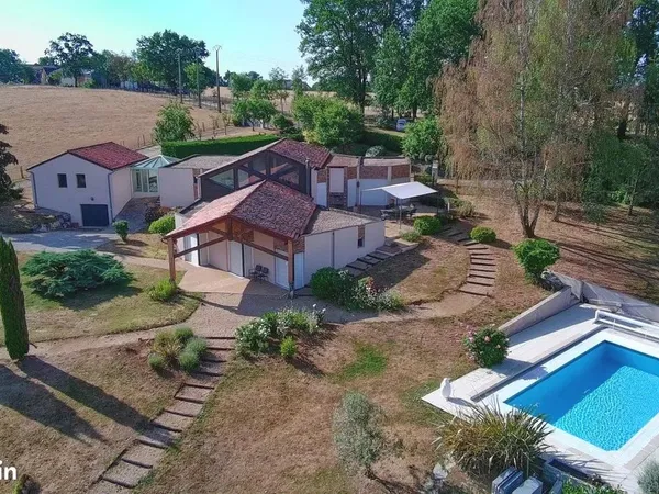Propriété 13 pièces 275 m²