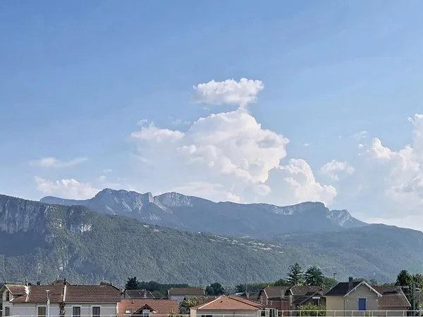 MOIRANS CENTRE-VILLE - T3 de 74m² -VENDU LOUÉ - BALCON ET CAVE