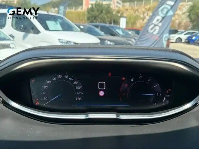 Peugeot 5008 puretech 130ch s&amp;s bvm6 — photo 16