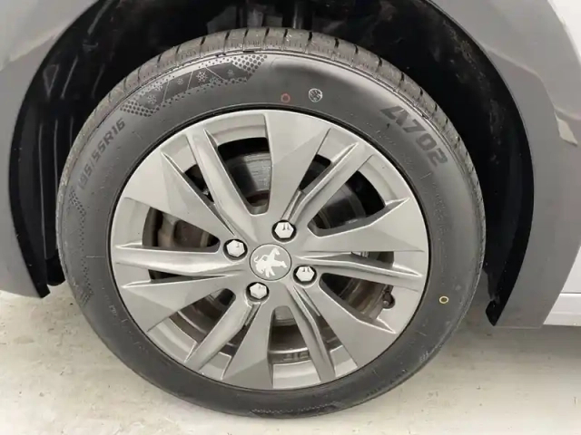 Peugeot 208 electrique 50 kwh 136ch — photo 17