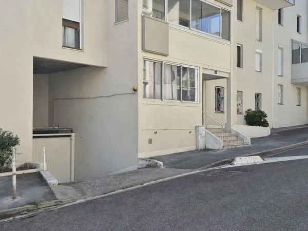 Garage à louer impasse Montaury, Nîmes