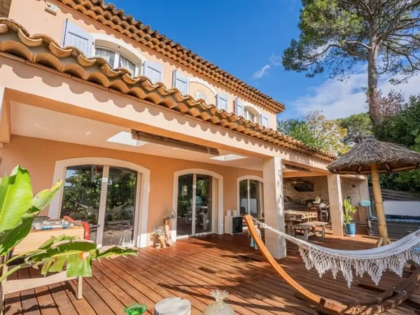BIOT - VILLA PROVENCALE 10 PIECES DE 350M2 A VENDRE - PISCINE - JACUZZI - PRESTATIONS HAUT DE GAMME 