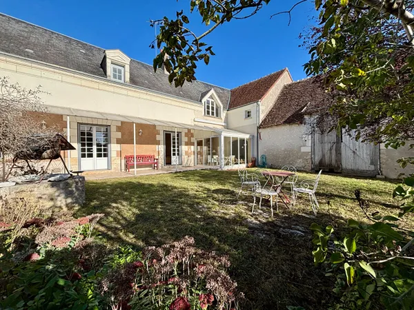 Maison ancienne en parfait état aux mutliples possibilités
