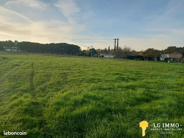 Terrain 1700 m² Courpignac
