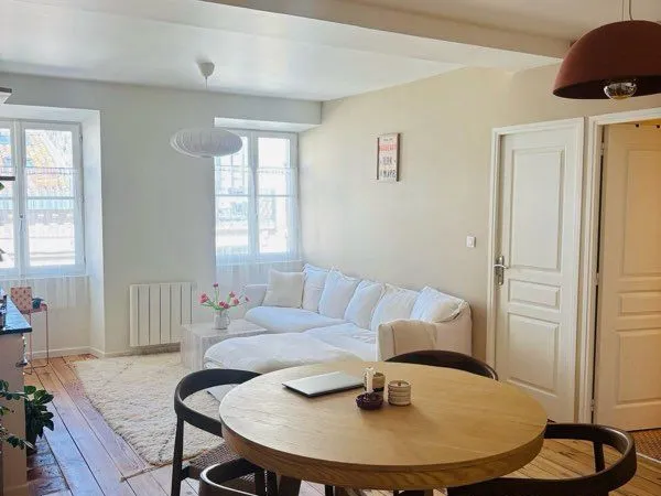 Appartement T3 lumineux 61 m² rénové - Jardin Public / Chartrons