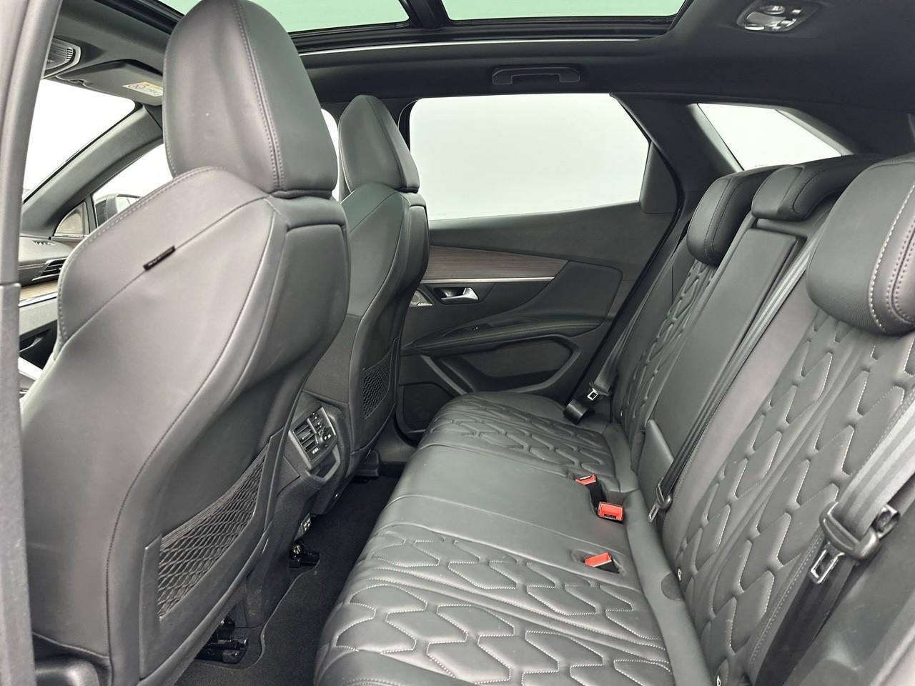 Peugeot 3008 puretech 130ch s&s eat8 gt pack — photo 12
