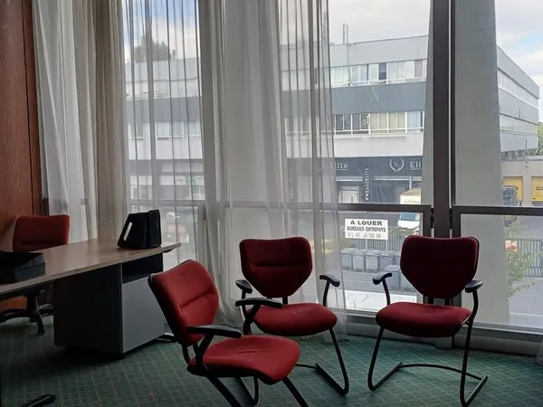 A LOUER Double Bureaux comunicante d'environ 60m2 climatisé