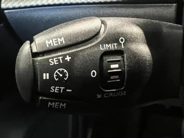 Peugeot 2008 1.2 puretech 130ch s&amp;s allure pack eat8 — photo 13