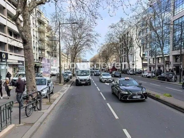 Local commercial 140 m²