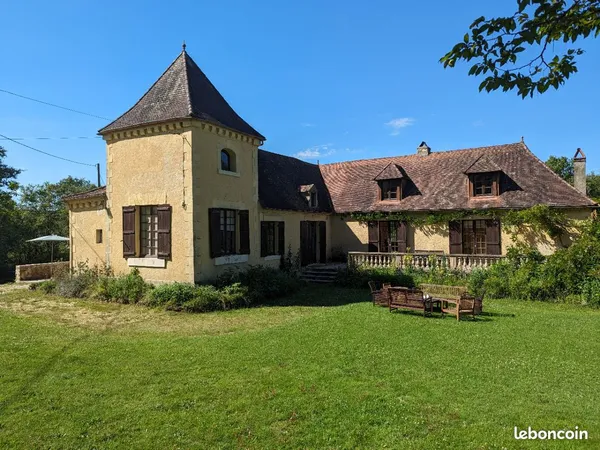 Domaine de caractère Périgord Noir - 21 ha - Gîte en activité - étang et grotte