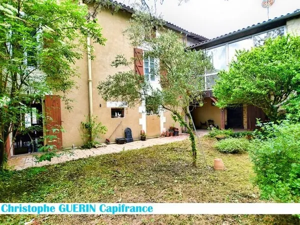 Dpt Charente (16), à vendre MONTIGNAC CHARENTE maison P9 de 230 m² - Terrain de 1 048,00 m²