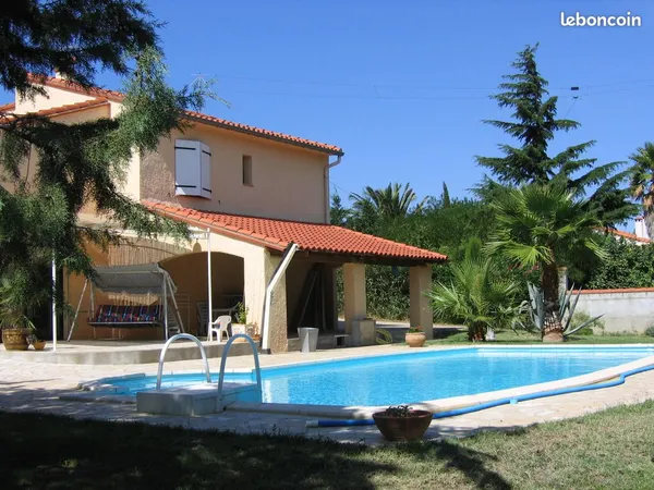 Propriété 4 faces jardin 2300 m2 piscine