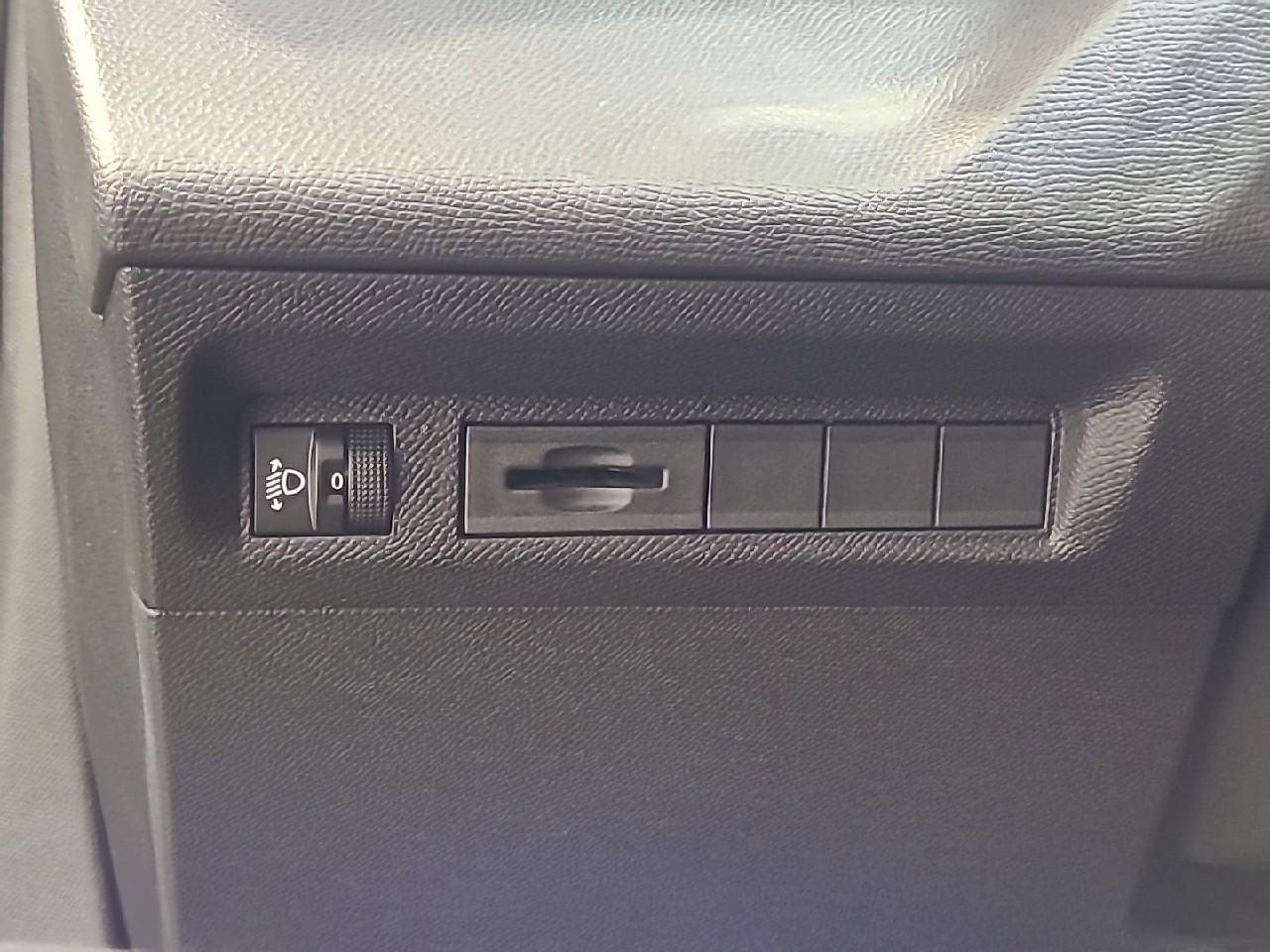 Peugeot 308 puretech 130ch s&s eat8 allure pack — photo 27