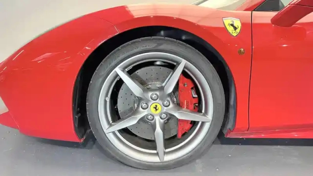 Ferrari 488 4.0 v8 670ch spider — photo 9