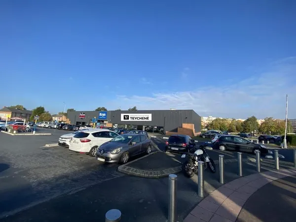 Local commercial 564 m²