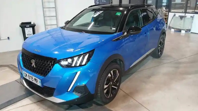 Peugeot 2008 puretech 130 s&amp;s eat8 — photo 2
