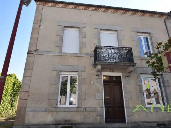 Ensemble de maisons avec grange
