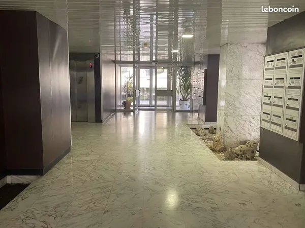 Bordeaux Meriadeck, appartement T2 avec grand balcon