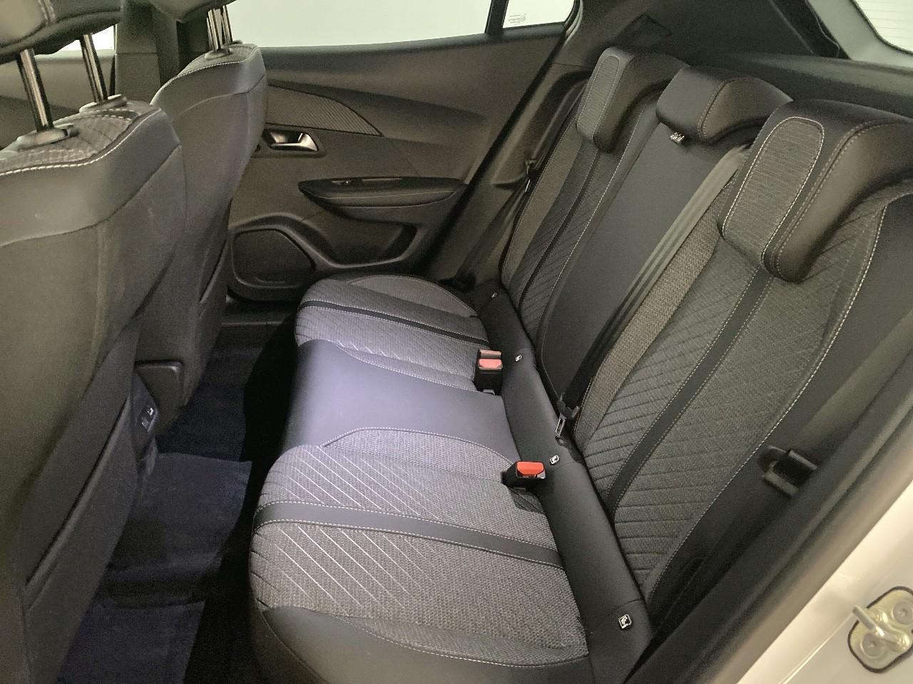 Peugeot 2008 hybrid 145 ch e-dcs6 allure — photo 10