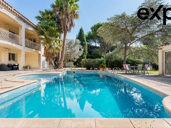 Villa 168 M² Terrain 1 030 M² Piscine 54 M² À Quelques Mè