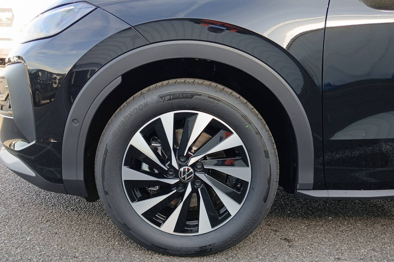Volkswagen T-Roc — photo 9