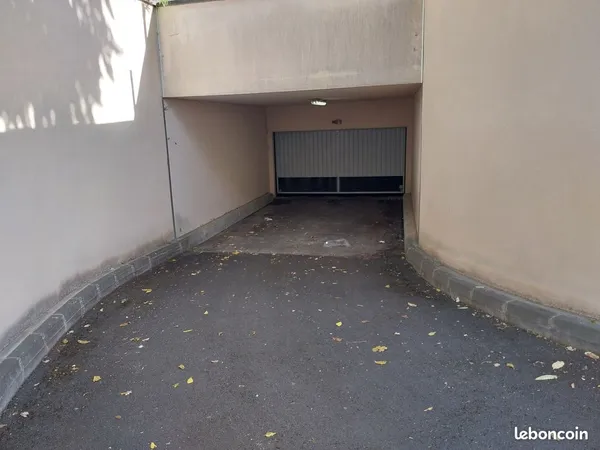 Location parking clos beaumois