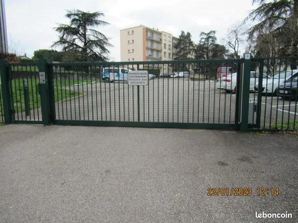 Garage à vendre à Décines Charpieu