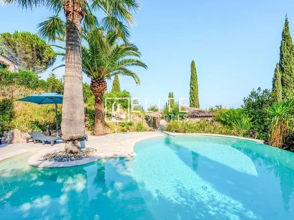 Maison 5 pièces 256 m²