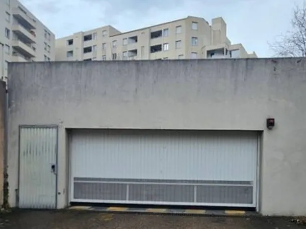Parking 12 m²