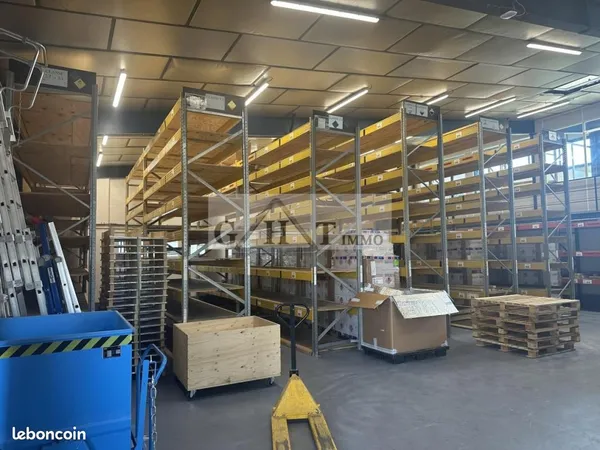 Local industriel 420 m²
