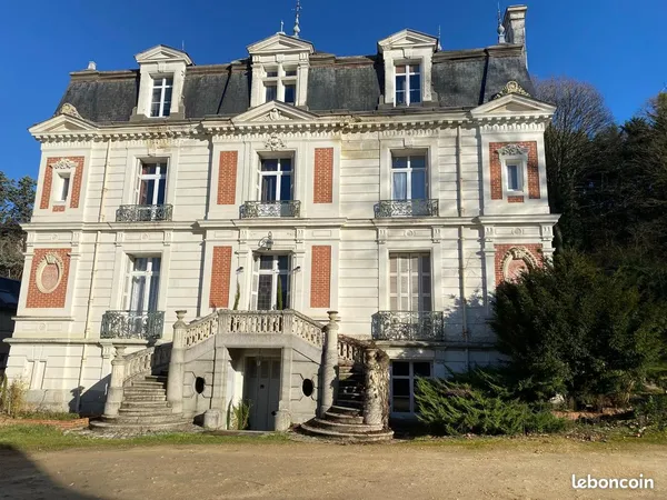Appt T4 dans un château en centre bourg