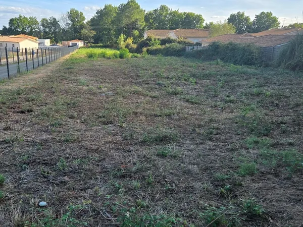Terrain 750 m²