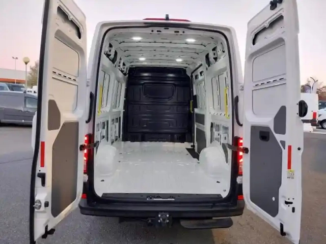 Volkswagen Crafter fg 30 l3h3 2.0 tdi 140ch business traction — photo 5
