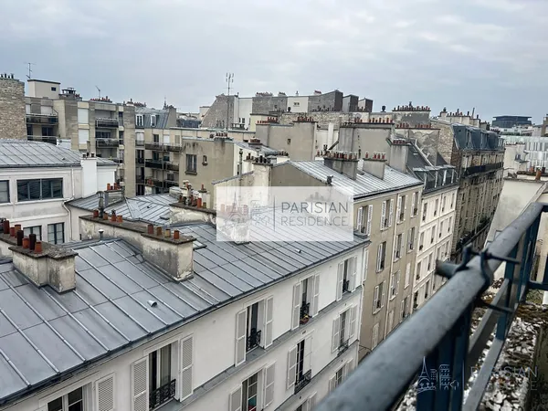 grand studio à rénover -sans vis à vis