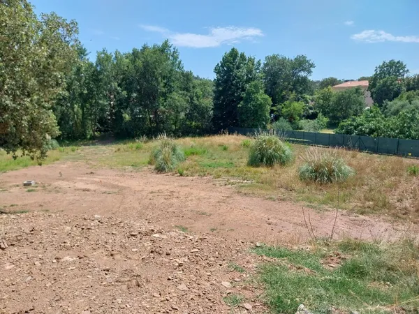 Terrain 2299 m²