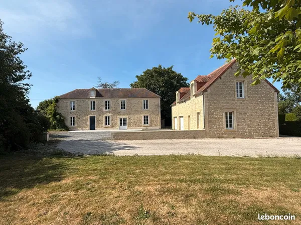 Propriété en pierres à Nonant avec dépendance comprenant deux logements, proche de l'axe Caen-Cherbo