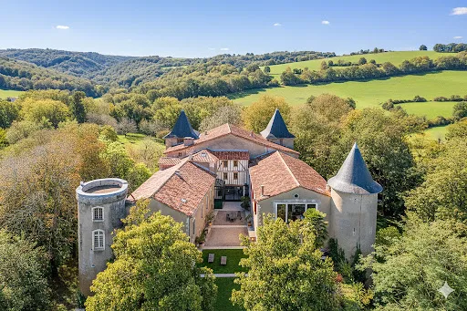 Château 18 pièces 1000 m²