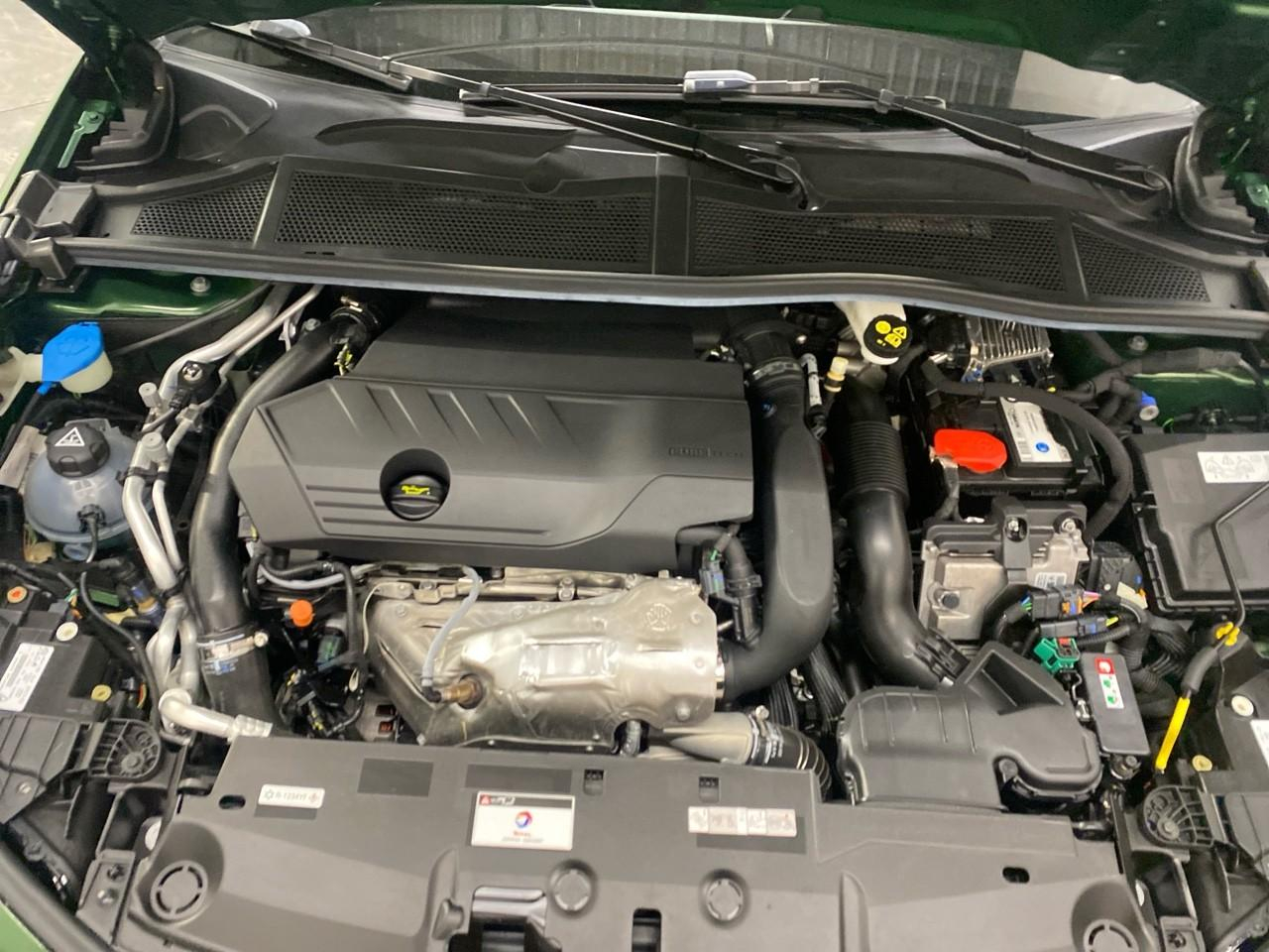 Peugeot 308 phev 180 e-eat8 gt — photo 15
