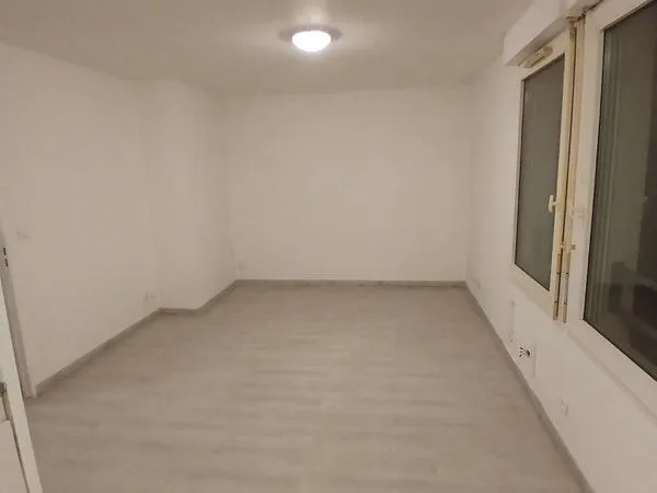 STUDIO 28 m² - LYON 3e, QUARTIER PART-DIEU