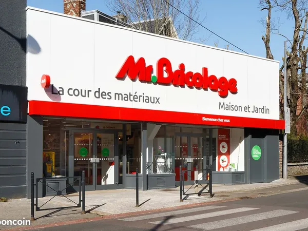 Ensemble immobilier professionnel 674 m² + 408 m² sous-sol + 568 m² extérieur clos - Bully-les-Mines