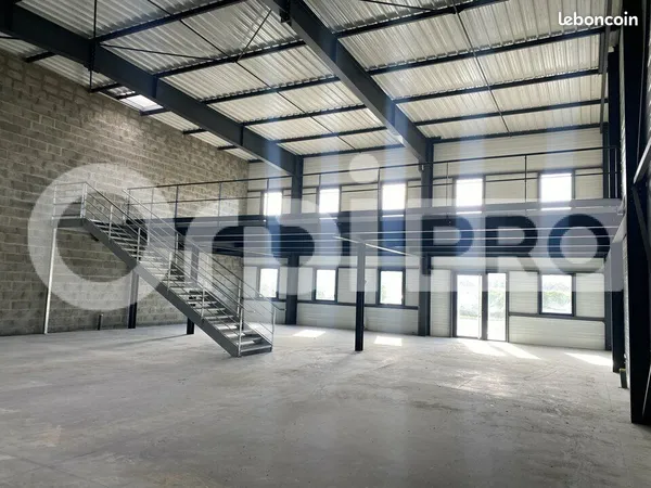 Local d'activité 310 m²