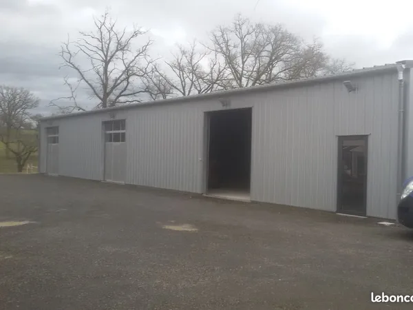 Dépôt 300m²
