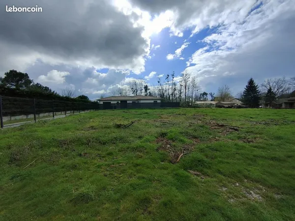 Terrain 700 m² Saucats